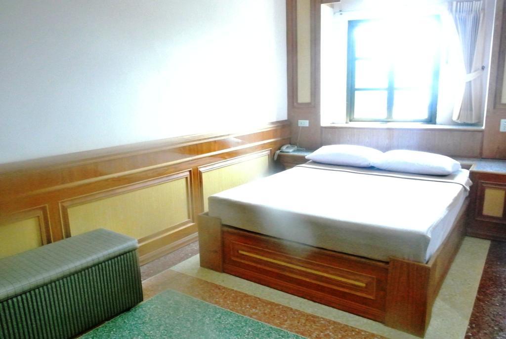 Rose Garden Hotel Пра Након Си Аютая Екстериор снимка